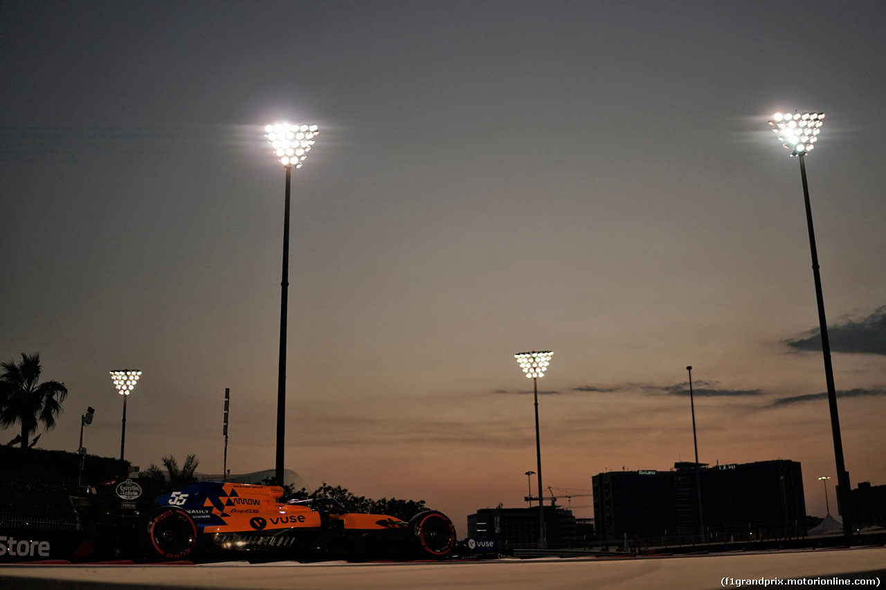 GP ABU DHABI, Carlos Sainz Jr (ESP) McLaren MCL34.
30.11.2019.