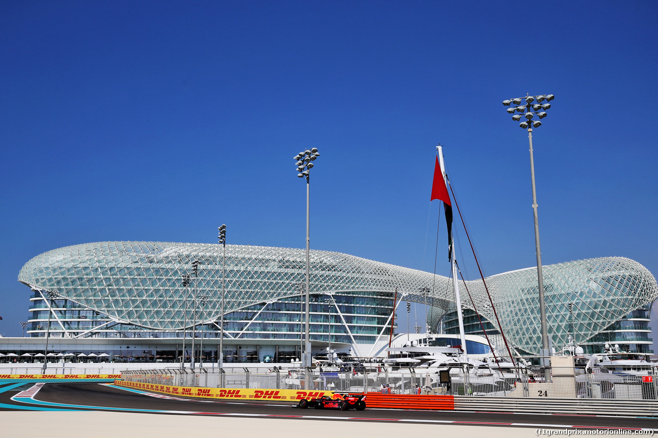 GP ABU DHABI, Max Verstappen (NLD) Red Bull Racing RB15.
29.11.2019.