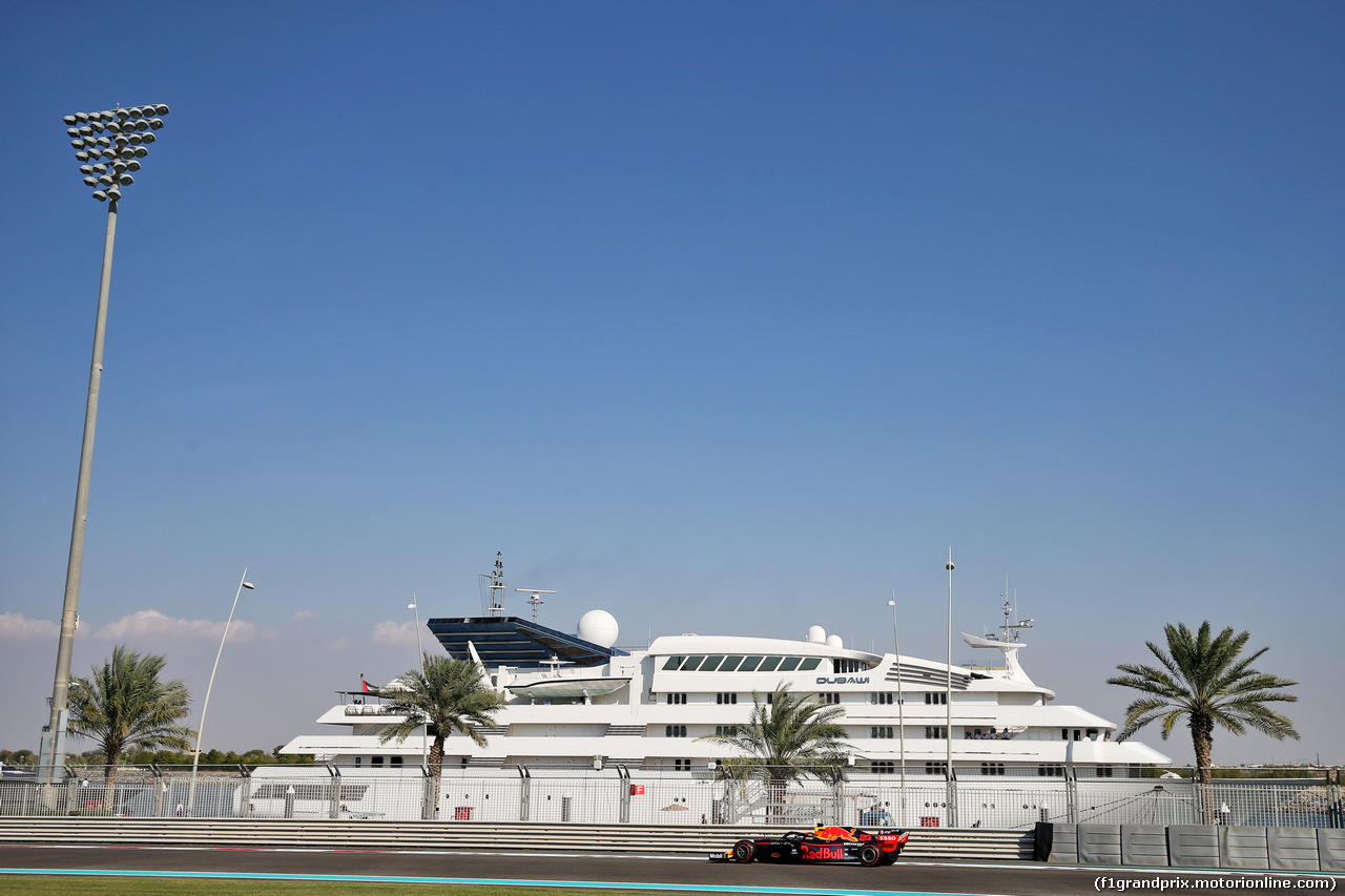 GP ABU DHABI, Alexander Albon (THA) Red Bull Racing RB15.
29.11.2019.