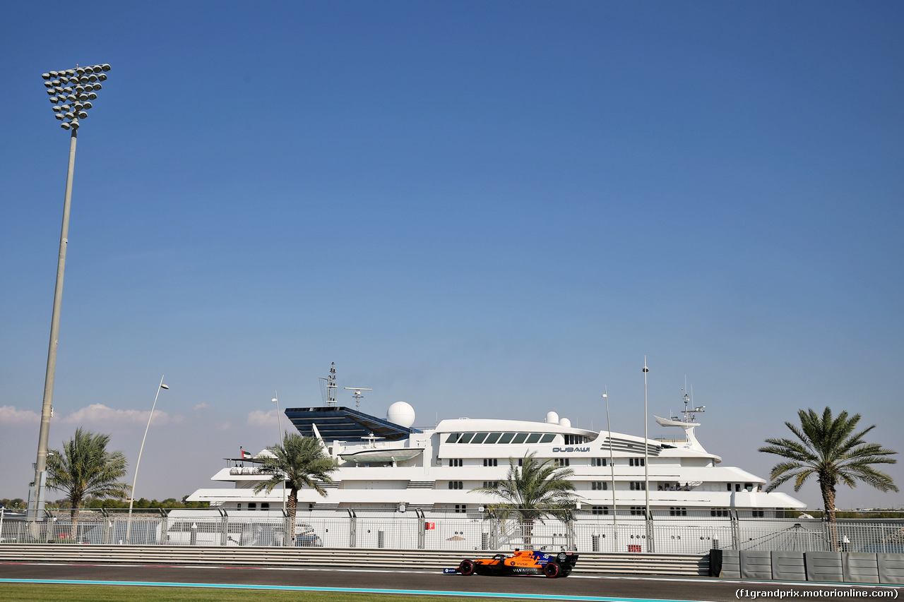 GP ABU DHABI, Carlos Sainz Jr (ESP) McLaren MCL34.
29.11.2019.