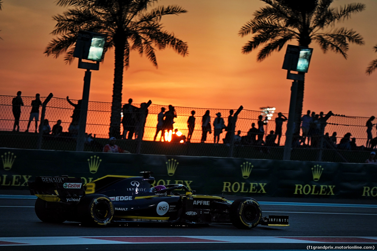GP ABU DHABI, Daniel Ricciardo (AUS) Renault F1 Team RS19.                               
29.11.2019.