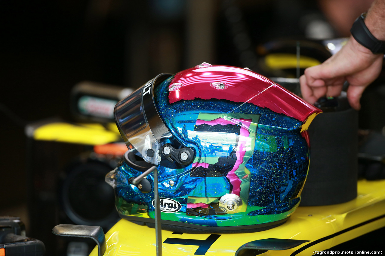 GP ABU DHABI, 29.11.2019 - The helmet of Carlos Sainz Jr (ESP) Mclaren F1 Team MCL34