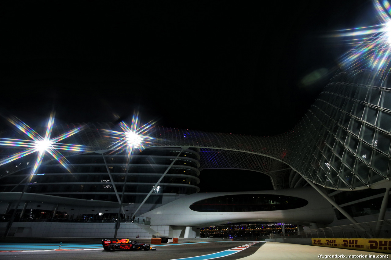 GP ABU DHABI, Max Verstappen (NLD) Red Bull Racing RB15.
29.11.2019.