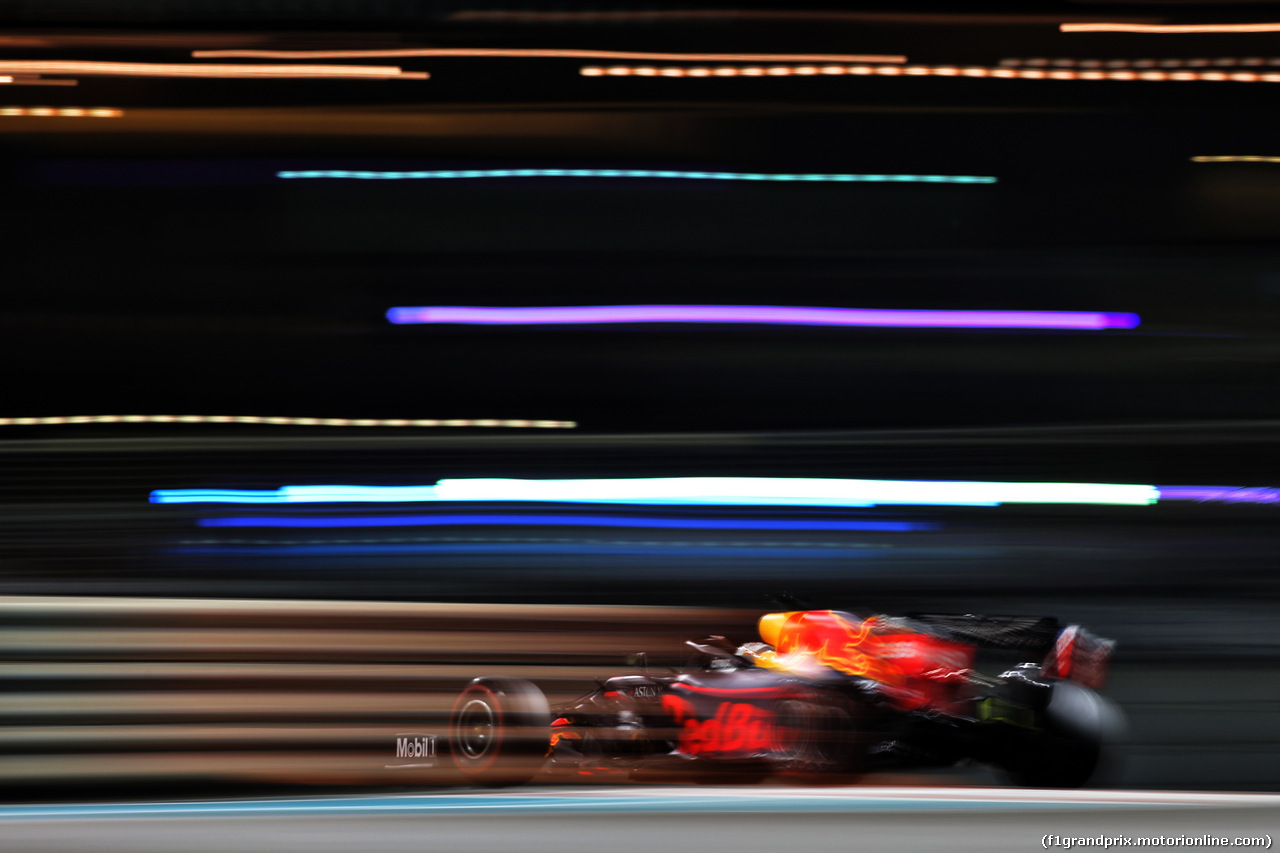 GP ABU DHABI, Max Verstappen (NLD) Red Bull Racing RB15.
29.11.2019.