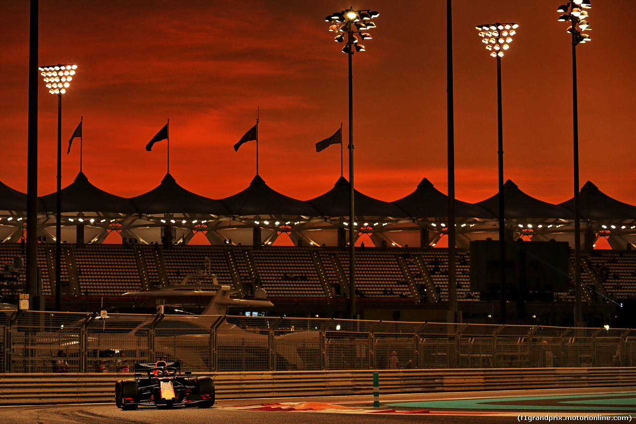 GP ABU DHABI, Max Verstappen (NLD) Red Bull Racing RB15.
29.11.2019.