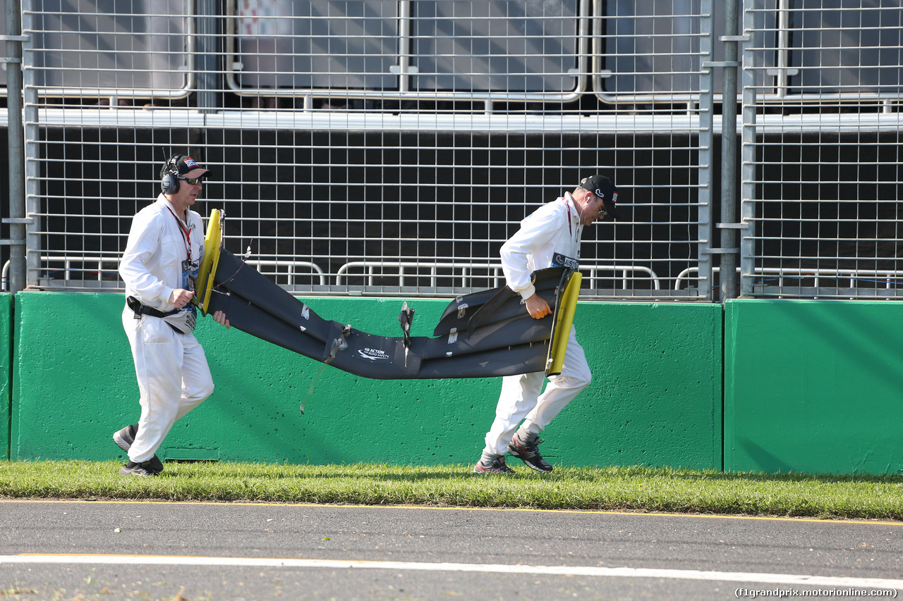 GP AUSTRALIA, 17.03.2019- race: the Frontal Wing of Daniel Ricciardo (AUS) Renault Sport F1 Team RS19 after the crash at the partenza