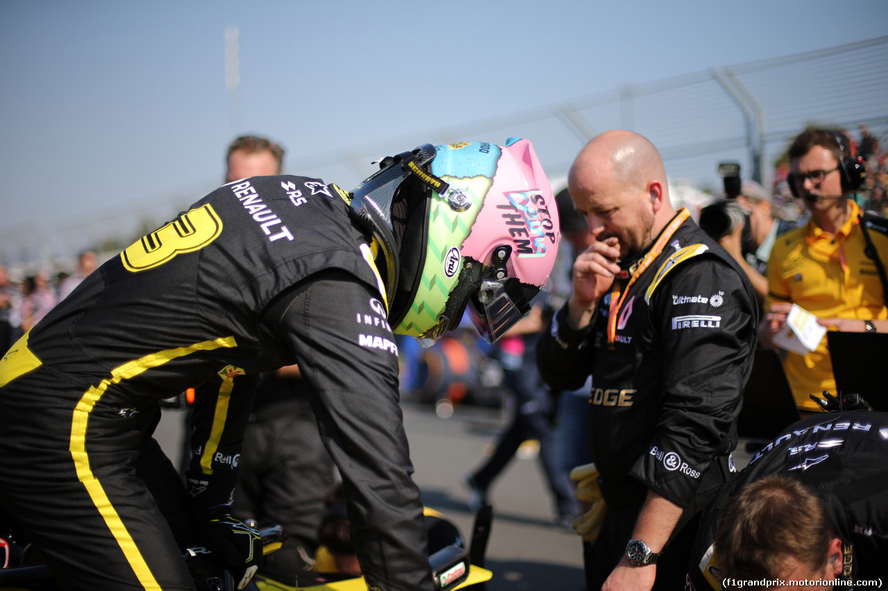 GP AUSTRALIA, 17.03.2019- grid
 Daniel Ricciardo (AUS) Renault Sport F1 Team RS19