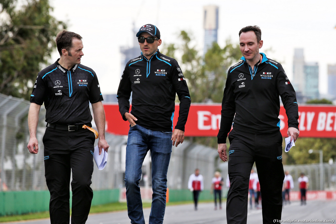 GP AUSTRALIA, Robert Kubica (POL) Williams Racing walks the circuit with the team.
13.03.2019.