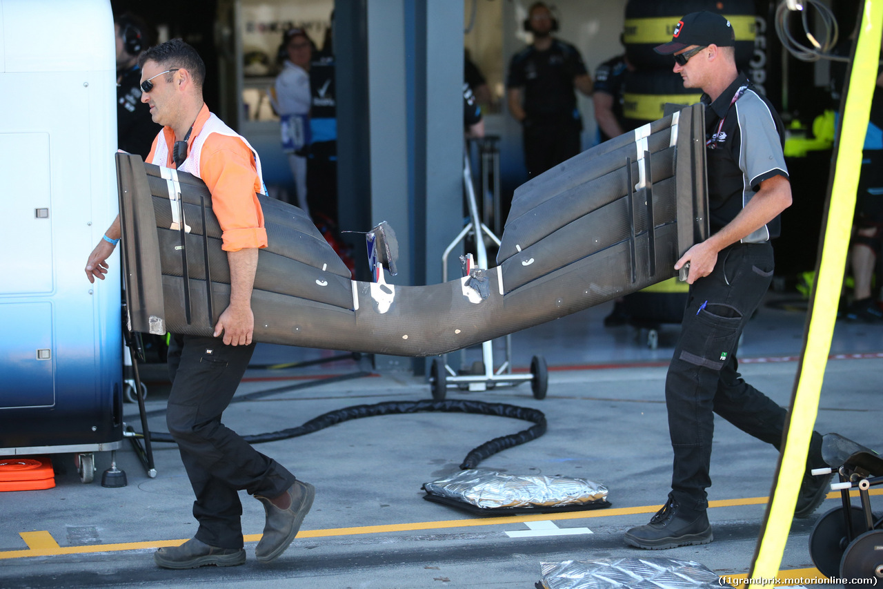 GP AUSTRALIA, 14.03.2019- free Practice 1, marshall brigs the broken fFrontal Wing of Alexader Albon (THA) Scuderia Toro Rosso STR14 in Scuderia Toro Rosso STR14 garage