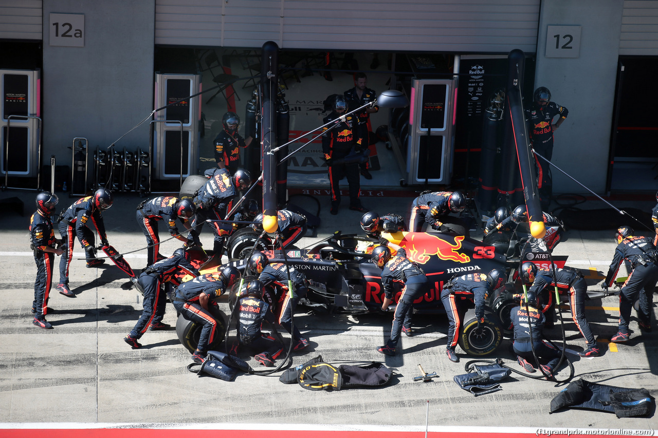 GP AUSTRIA, 30.06.2019 - Gara, Pit stop, Max Verstappen (NED) Red Bull Racing RB15