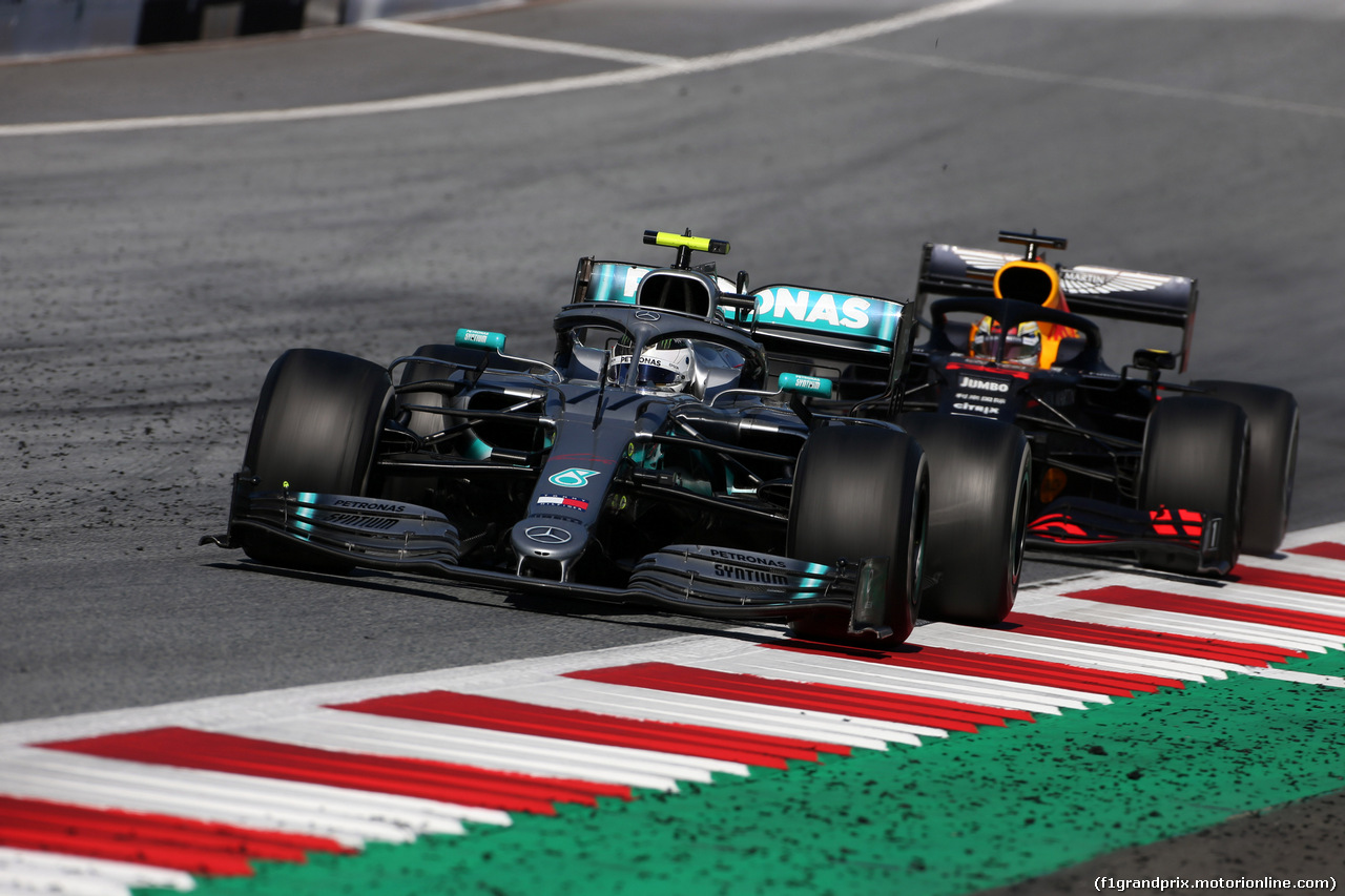 GP AUSTRIA, 30.06.2019 - Gara, Valtteri Bottas (FIN) Mercedes AMG F1 W010 e Max Verstappen (NED) Red Bull Racing RB15