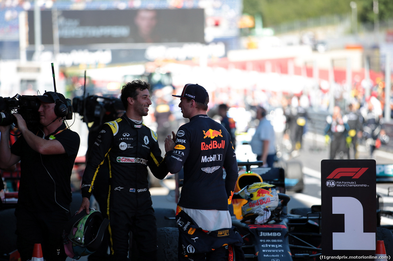 GP AUSTRIA, 30.06.2019 - Gara, Daniel Ricciardo (AUS) Renault Sport F1 Team RS19 e Max Verstappen (NED) Red Bull Racing RB15 vincitore