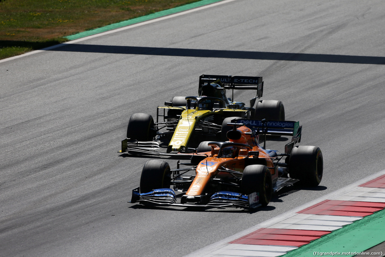 GP AUSTRIA, 30.06.2019 - Gara, Daniel Ricciardo (AUS) Renault Sport F1 Team RS19 e Carlos Sainz Jr (ESP) Mclaren F1 Team MCL34