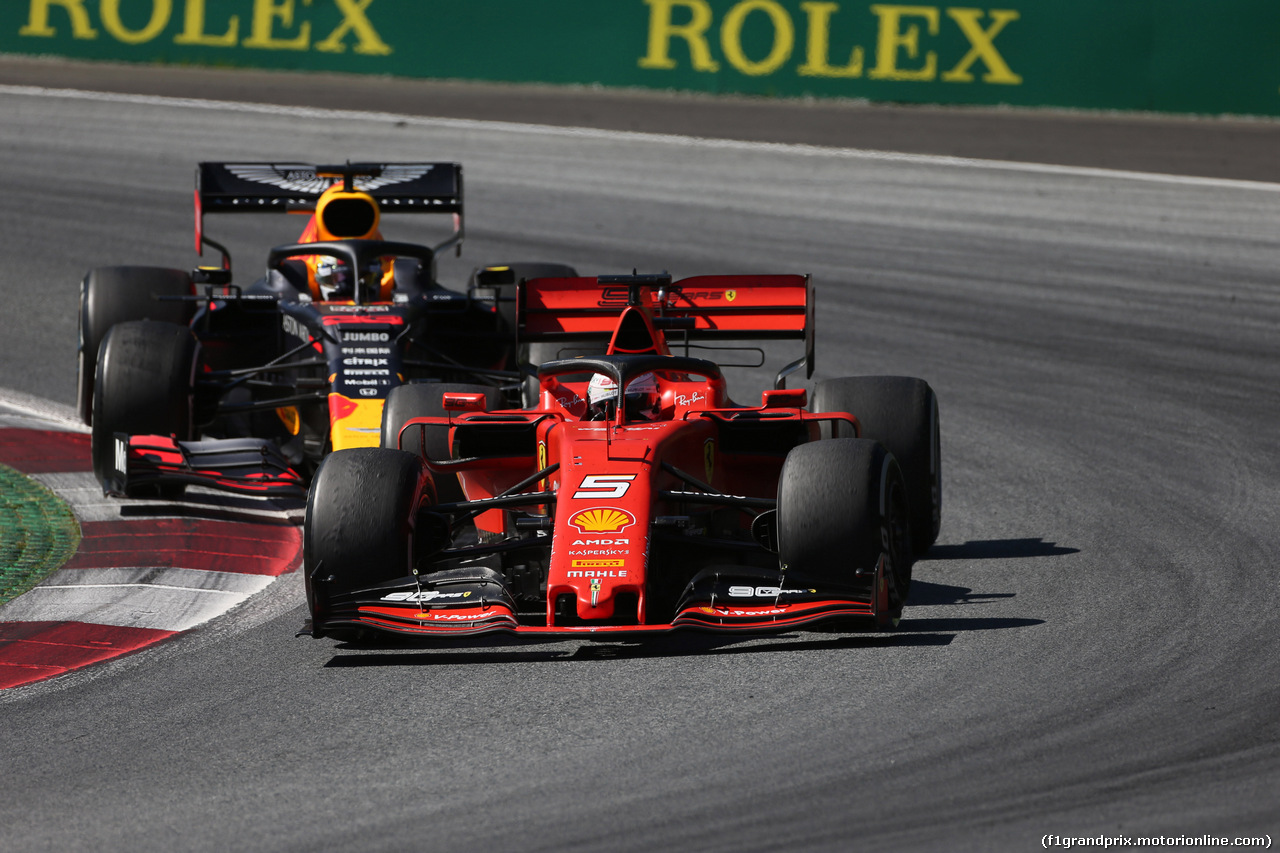 GP AUSTRIA, 30.06.2019 - Gara, Sebastian Vettel (GER) Ferrari SF90 davanti a Max Verstappen (NED) Red Bull Racing RB15