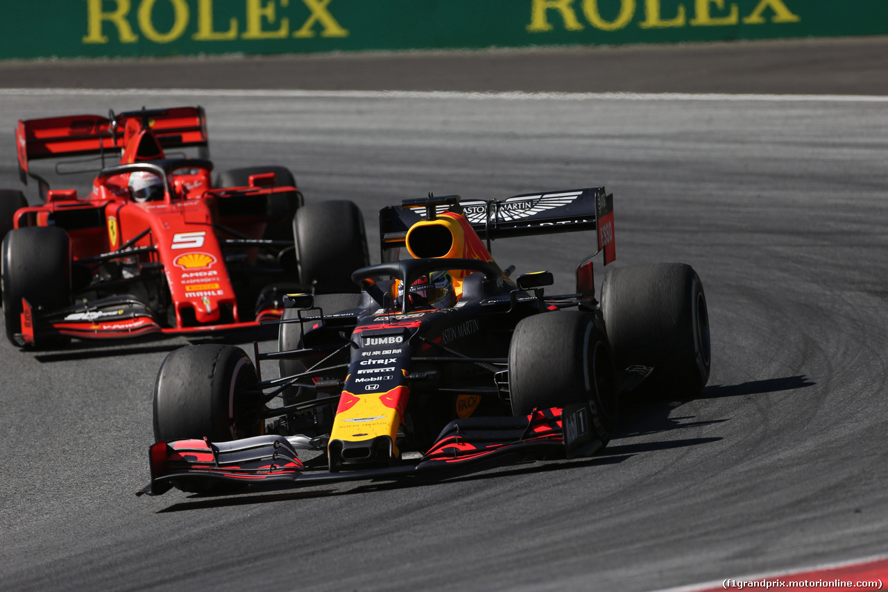 GP AUSTRIA, 30.06.2019 - Gara, Max Verstappen (NED) Red Bull Racing RB15 davanti a Sebastian Vettel (GER) Ferrari SF90