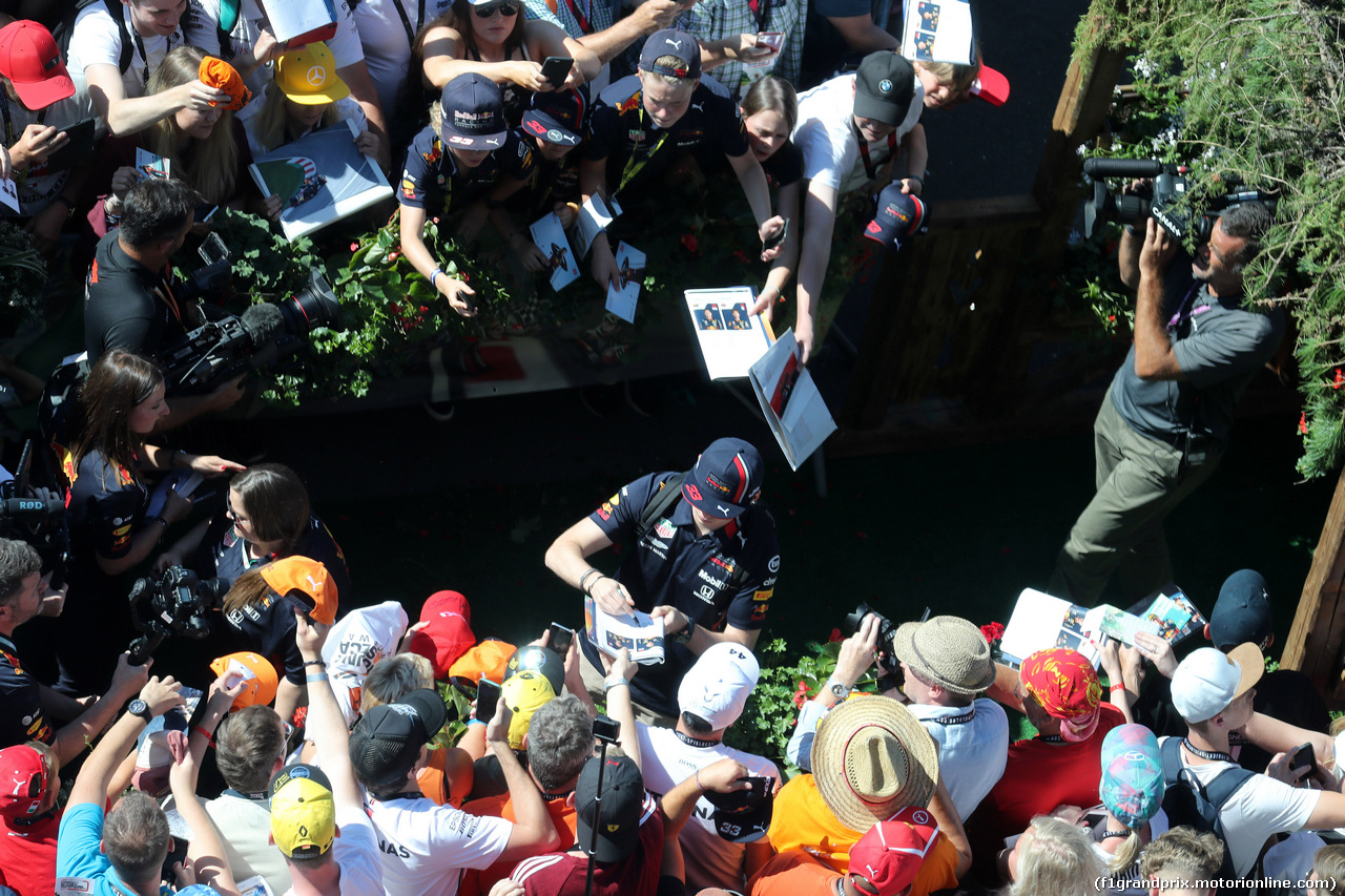 GP AUSTRIA, 29.06.2019 - Max Verstappen (NED) Red Bull Racing RB15 with fans.