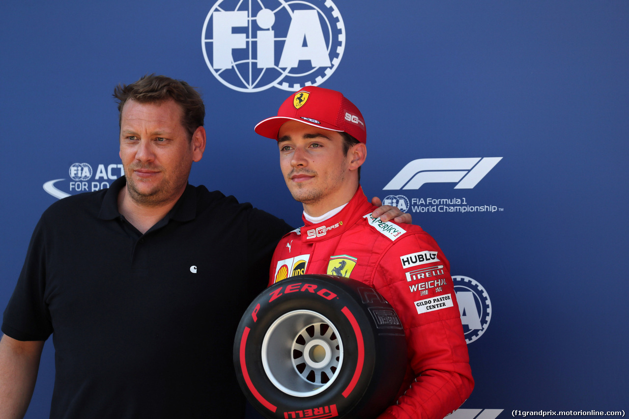GP AUSTRIA, 29.06.2019 - Qualifiche, Charles Leclerc (MON) Ferrari SF90 pole position receives the Pirelli Pole Position award from Lukas Lauda (AUT)