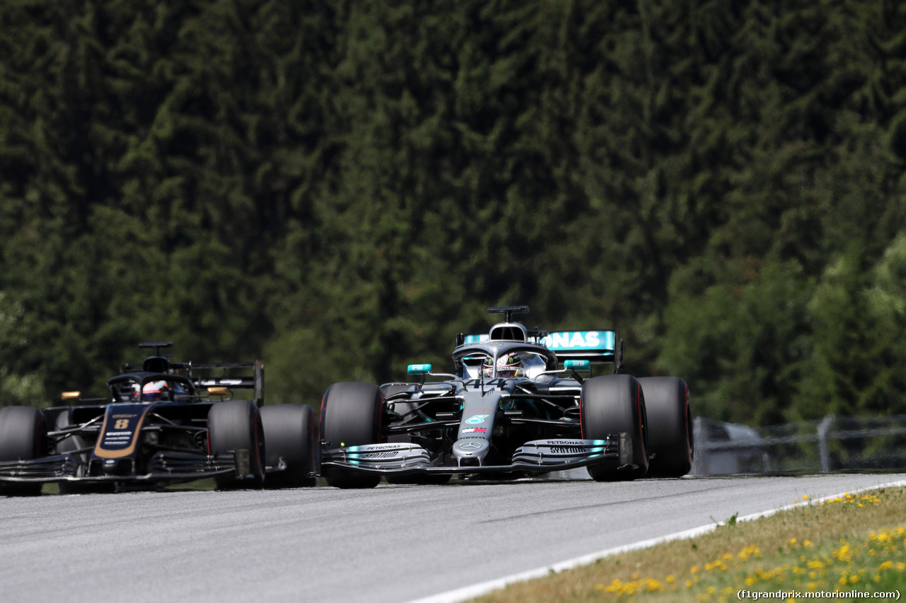 GP AUSTRIA, 28.06.2019 - Prove Libere 1, Romain Grosjean (FRA) Haas F1 Team VF-19 e Lewis Hamilton (GBR) Mercedes AMG F1 W10