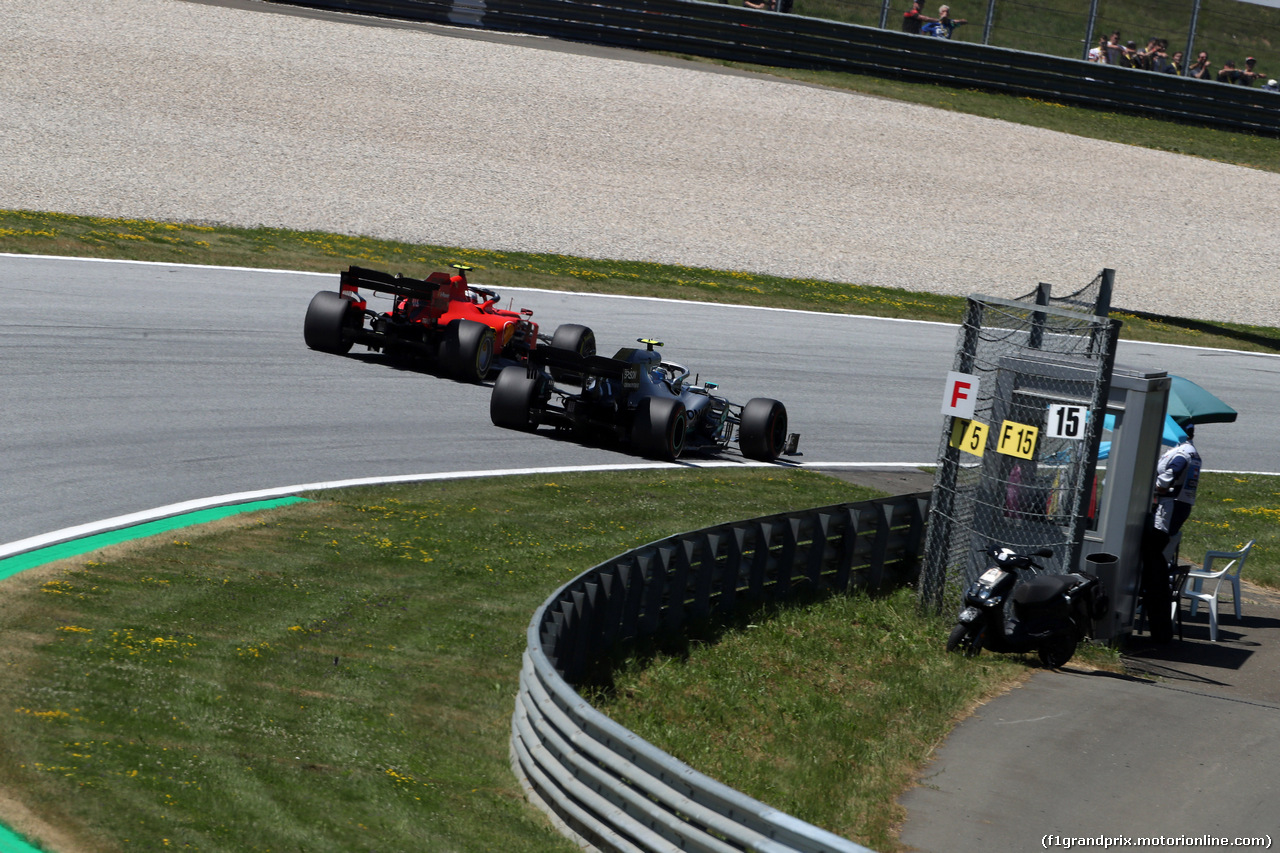 GP AUSTRIA, 28.06.2019 - Prove Libere 1, Charles Leclerc (MON) Ferrari SF90 e Valtteri Bottas (FIN) Mercedes AMG F1 W010
