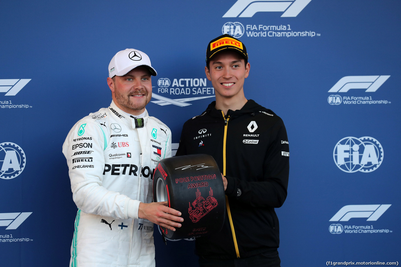 GP AZERBAIJAN, 27.04.2019 - Qualifiche, Valtteri Bottas (FIN) Mercedes AMG F1 W010 pole position with Jack Aitken (GBR) Campos Racing