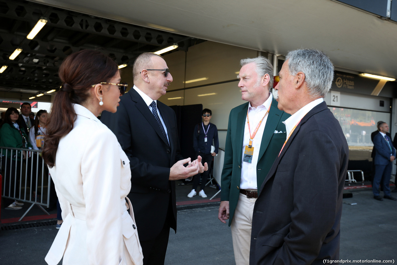 GP AZERBAIJAN, 28.04.2019 - Gara, Ilham Aliyev (AZ) President of Azerbaijan e sua moglie Mehriban Aliyeva with Sean Bratches, Formula 1 Managing Director, Commercial Operations e Chase Carey (USA) Formula One Group Chairman