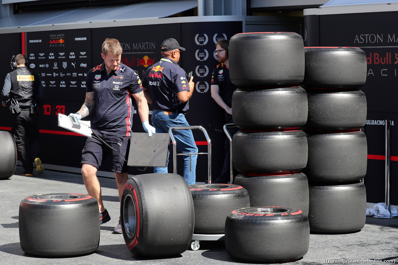 GP AZERBAIJAN, 27.04.2019 - Prove Libere 3, Pirelli Tyres of Red Bull Racing RB15