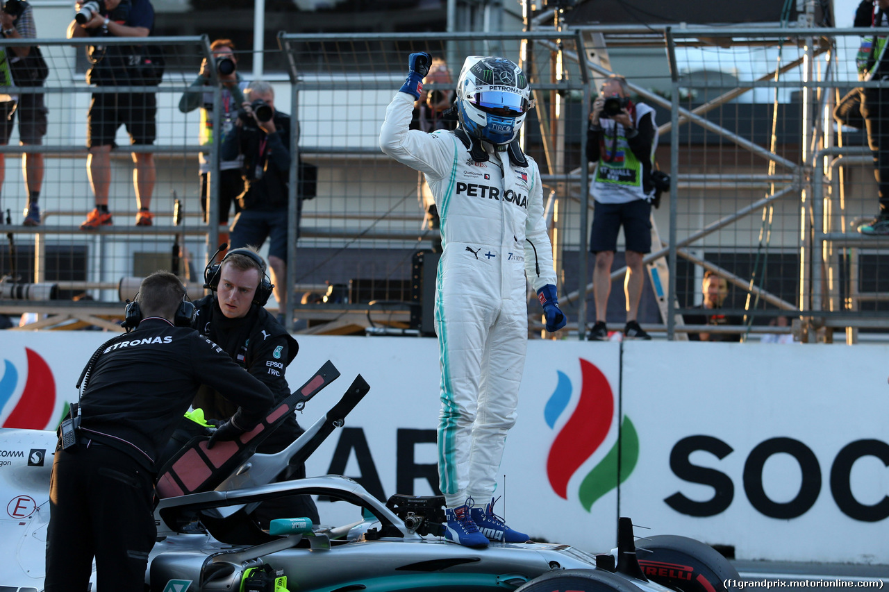 GP AZERBAIJAN, 27.04.2019 - Qualifiche, Valtteri Bottas (FIN) Mercedes AMG F1 W010 pole position