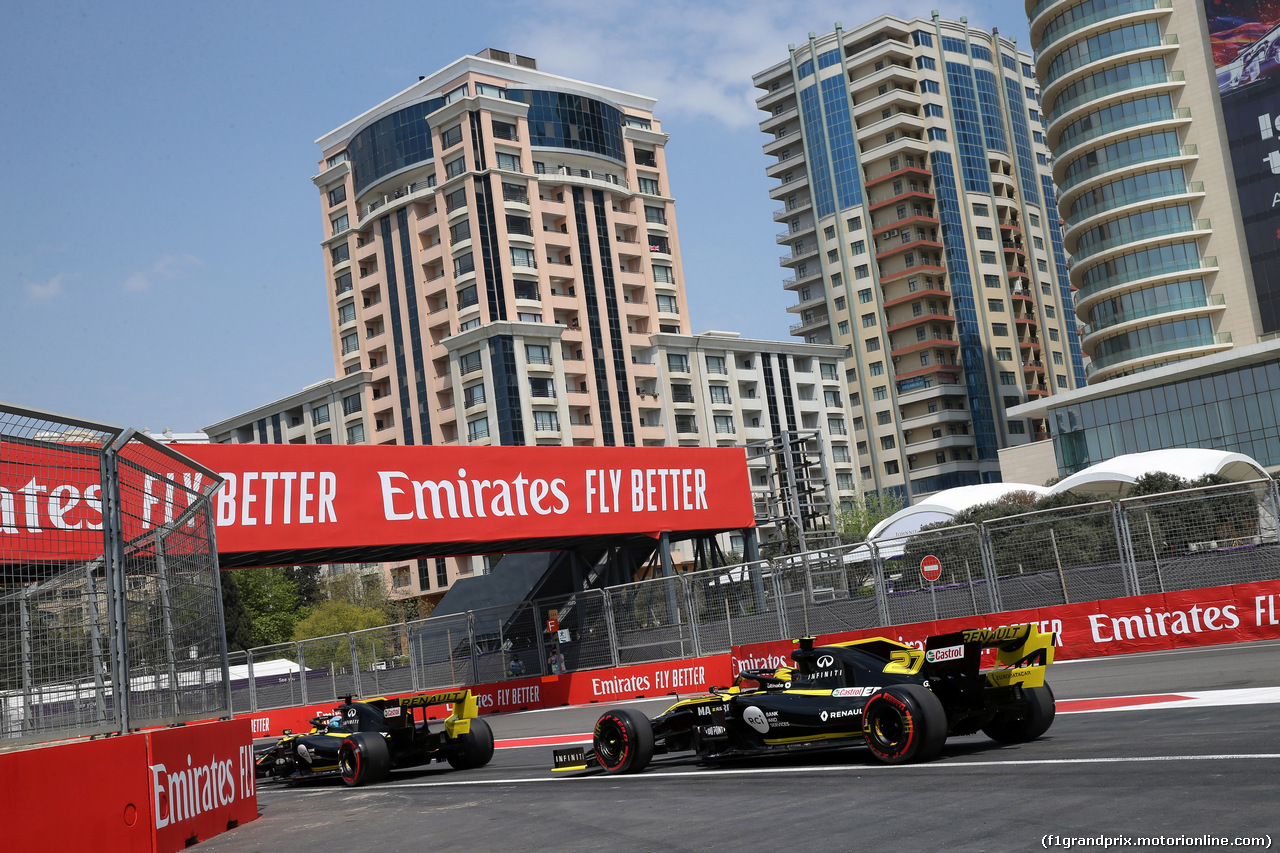 GP AZERBAIJAN, 26.04.2019 - Prove Libere 1, Daniel Ricciardo (AUS) Renault Sport F1 Team RS19 e Nico Hulkenberg (GER) Renault Sport F1 Team RS19