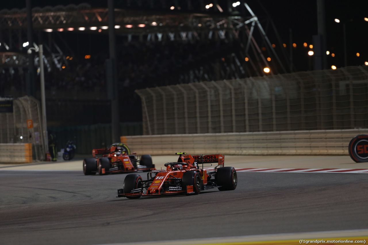 GP BAHRAIN, 31.03.2019- Gara, Charles Leclerc (MON) Ferrari SF90 davanti a Sebastian Vettel (GER) Ferrari SF90
