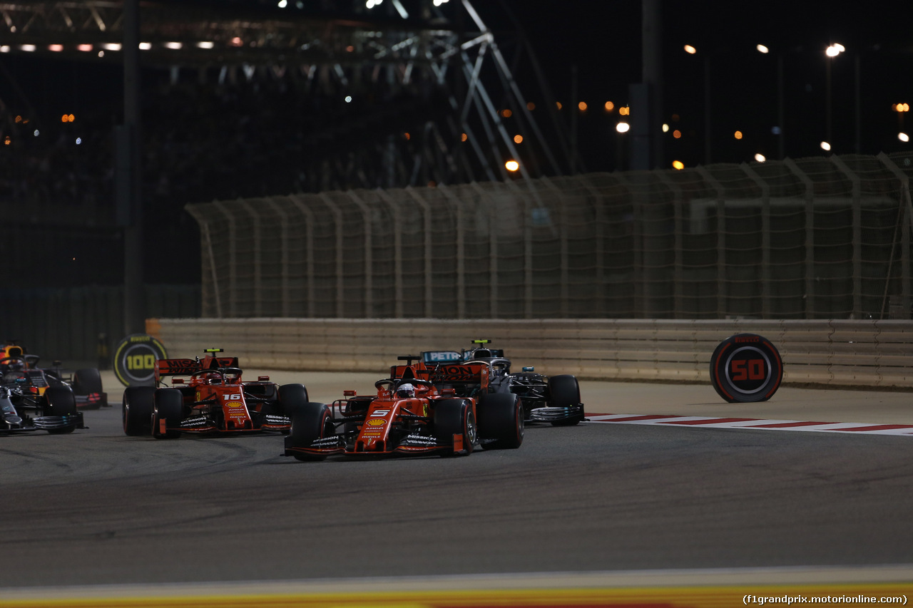 GP BAHRAIN, 31.03.2019- Gara, Sebastian Vettel (GER) Ferrari SF90 davanti a Charles Leclerc (MON) Ferrari SF90