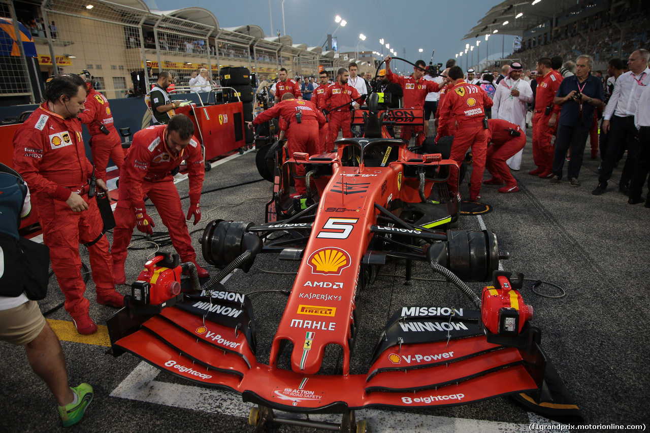 GP BAHRAIN, 31.03.2019- partenzaing grid, Sebastian Vettel (GER) Ferrari SF90