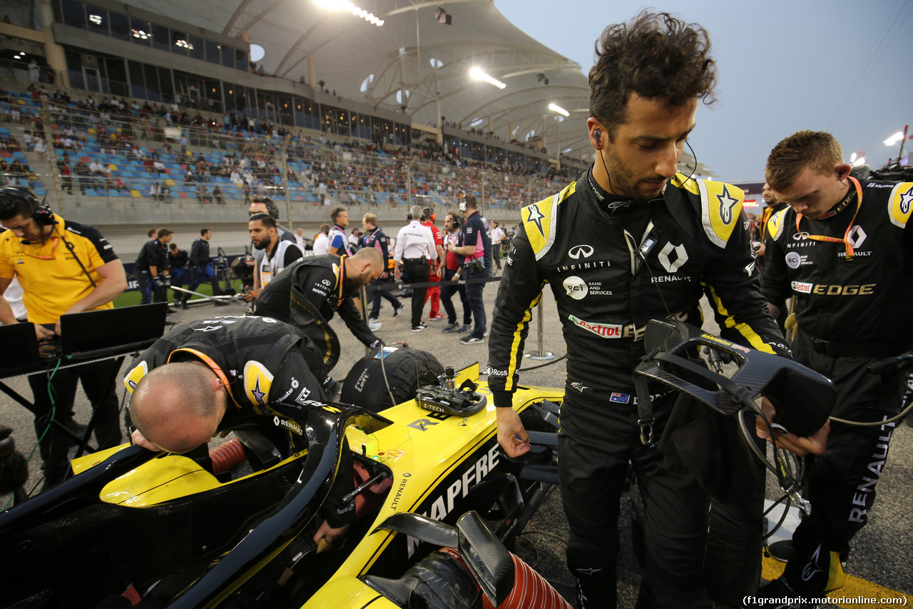 GP BAHRAIN, 31.03.2019- partenzaing grid, Daniel Ricciardo (AUS) Renault Sport F1 Team RS19