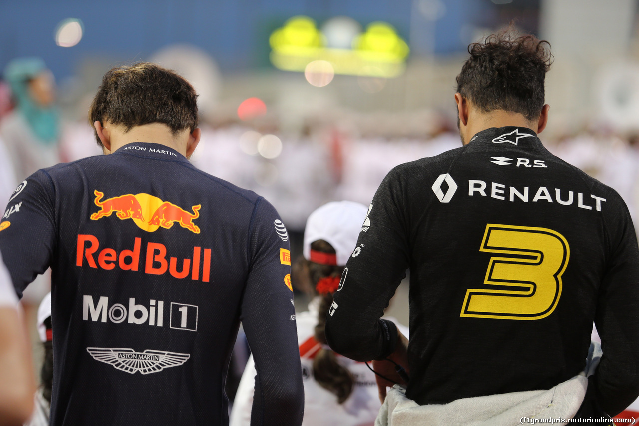 GP BAHRAIN, 31.03.2019- partenzaing grid, Daniel Ricciardo (AUS) Renault Sport F1 Team RS19 e Pierre Gasly (FRA) Redbull Racing RB15