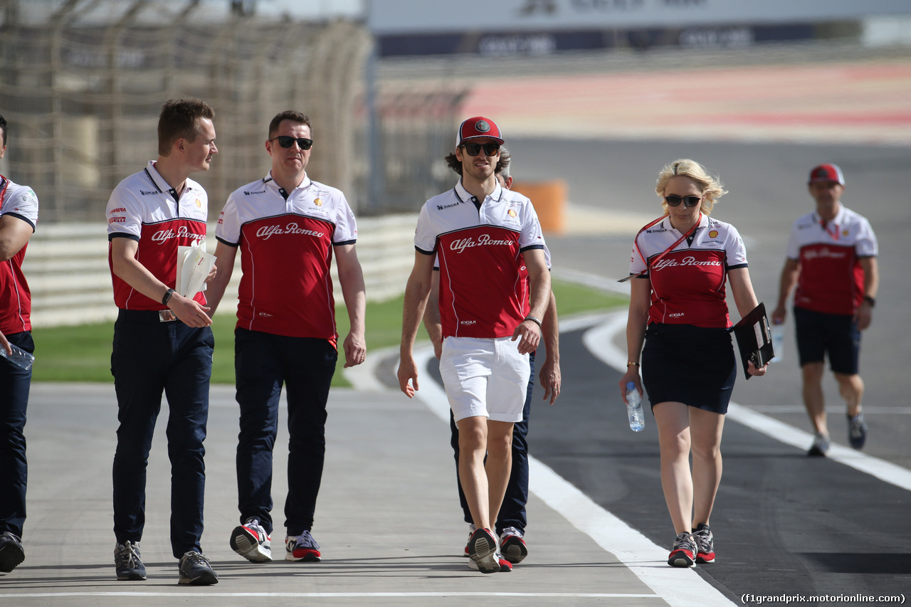 GP BAHRAIN, 28.03.2019- Antonio Giovinazzi (ITA) Alfa Romeo Racing C38 walks the track
