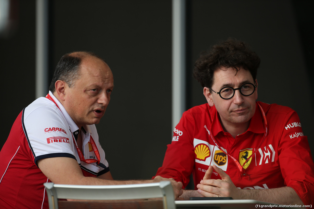 GP BAHRAIN, 28.03.2019- Frederic Vasseur (FRA) Alfa Romeo Racing Team Principal e Mattia Binotto (ITA) Ferrari Team Principal