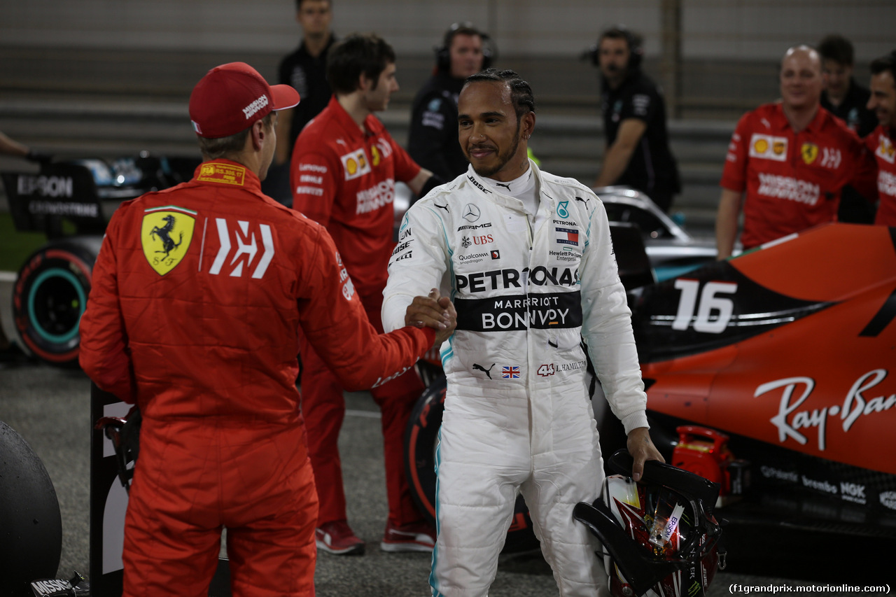 GP BAHRAIN, 30.03.2019- Qualifiche, Sebastian Vettel (GER) Ferrari SF90 e Lewis Hamilton (GBR) Mercedes AMG F1 W10 EQ Power