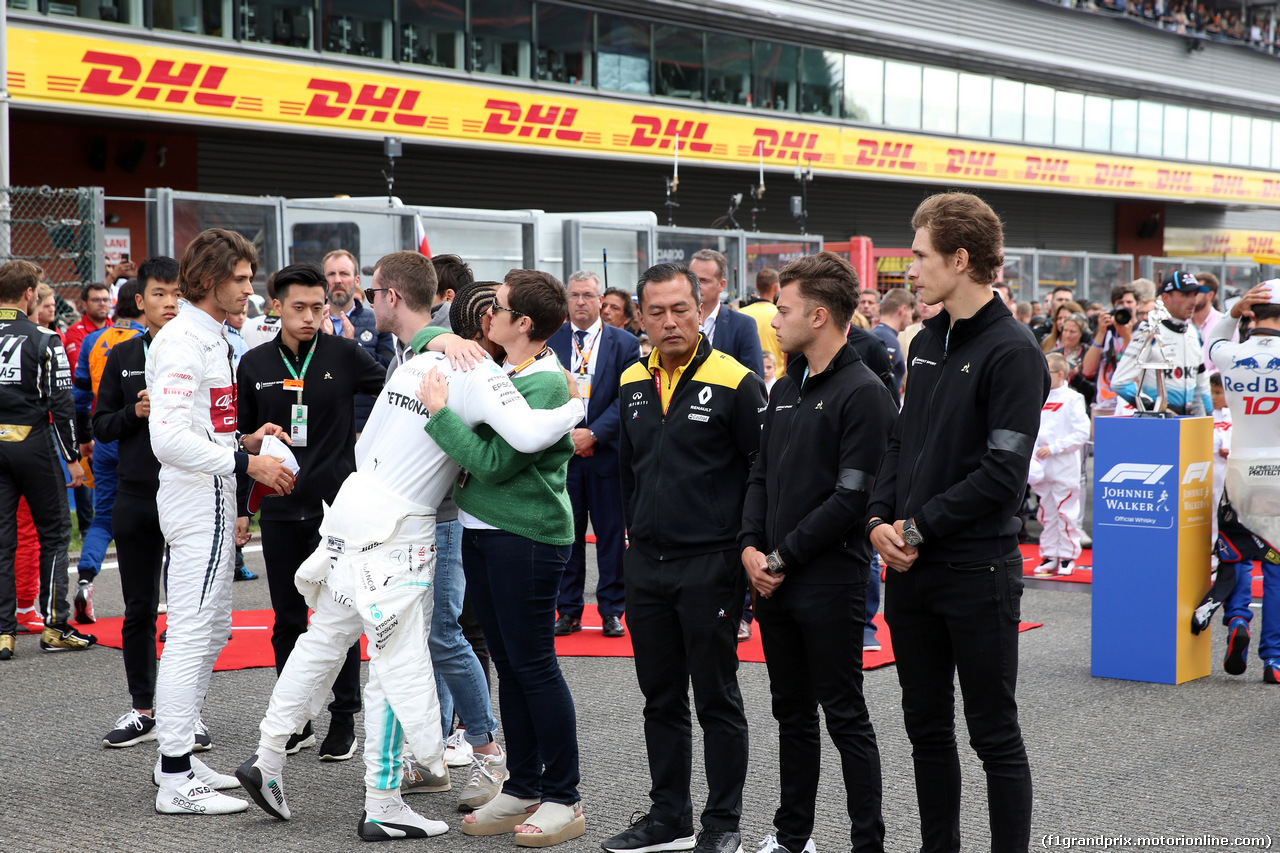 GP BELGIO, 01.09.2019 - Gara, The grid pays tribute to Anthoine Hubert, Lewis Hamilton (GBR) Mercedes AMG F1 W10 e the mother of Anthoine Hubert