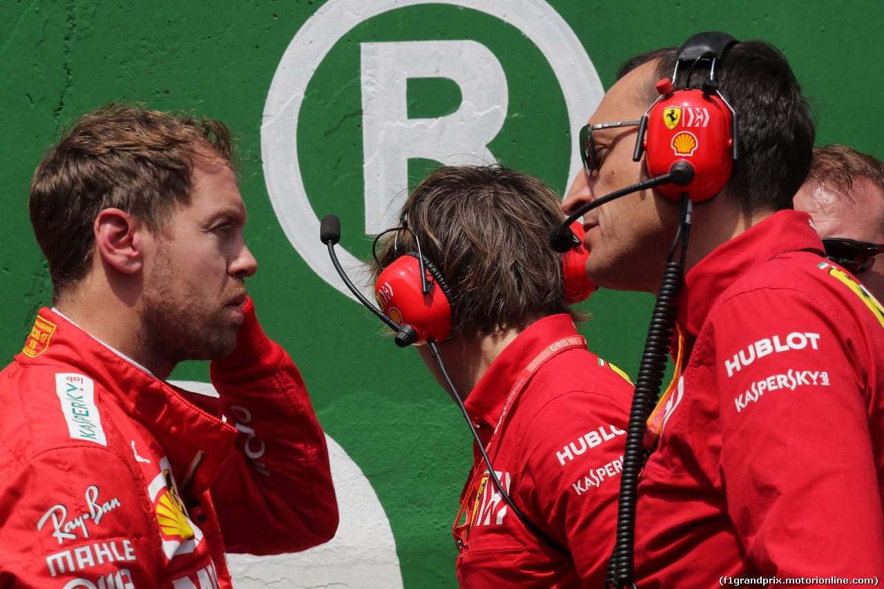 GP BRASILE, 17.11.2019 - Gara, Sebastian Vettel (GER) Ferrari SF90 e Riccardo Adami (ITA) Ferrari Gara Engineer