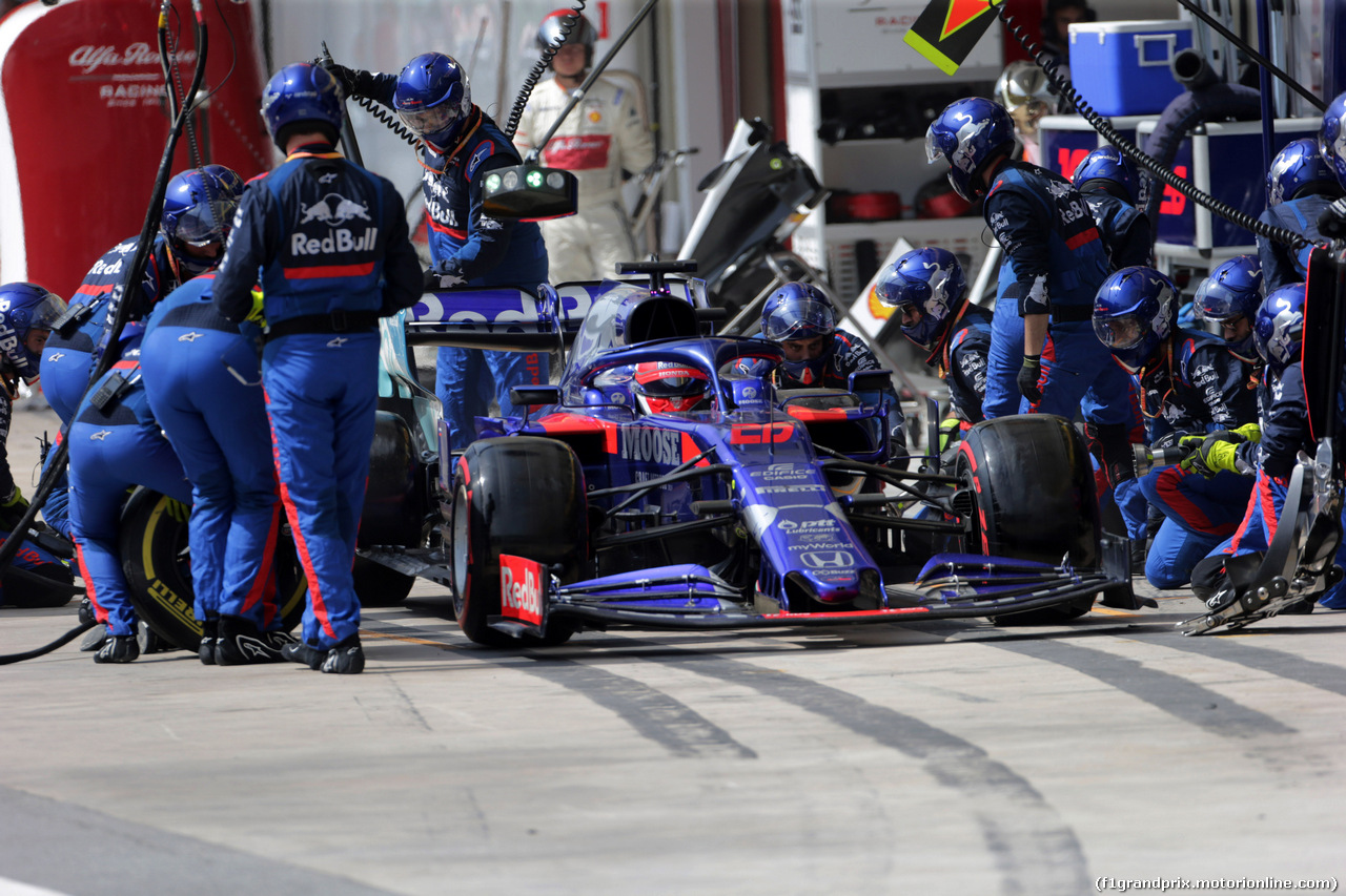 GP BRASILE, 17.11.2019 - Gara, Pit stop, Daniil Kvyat (RUS) Scuderia Toro Rosso STR14