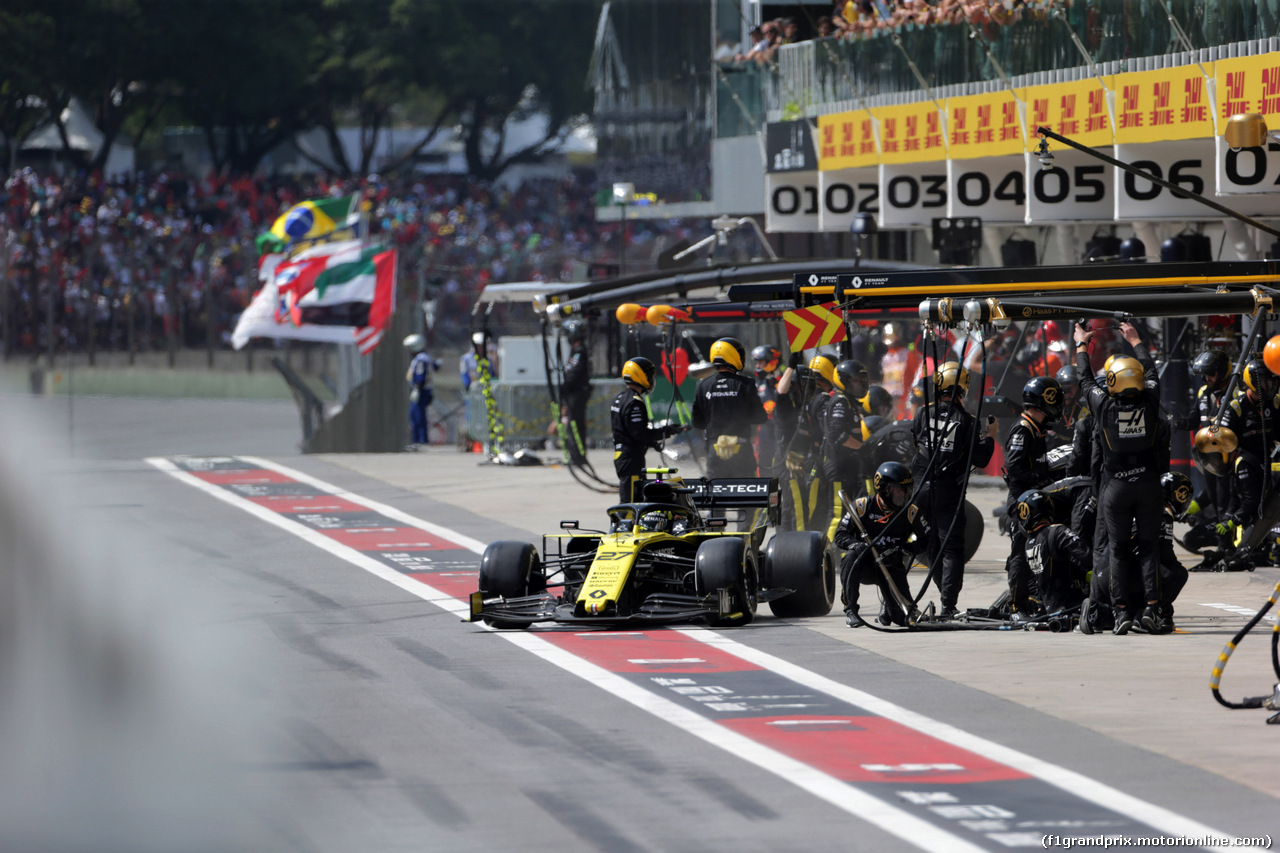 GP BRASILE, 17.11.2019 - Gara, Pit stop, Nico Hulkenberg (GER) Renault Sport F1 Team RS19