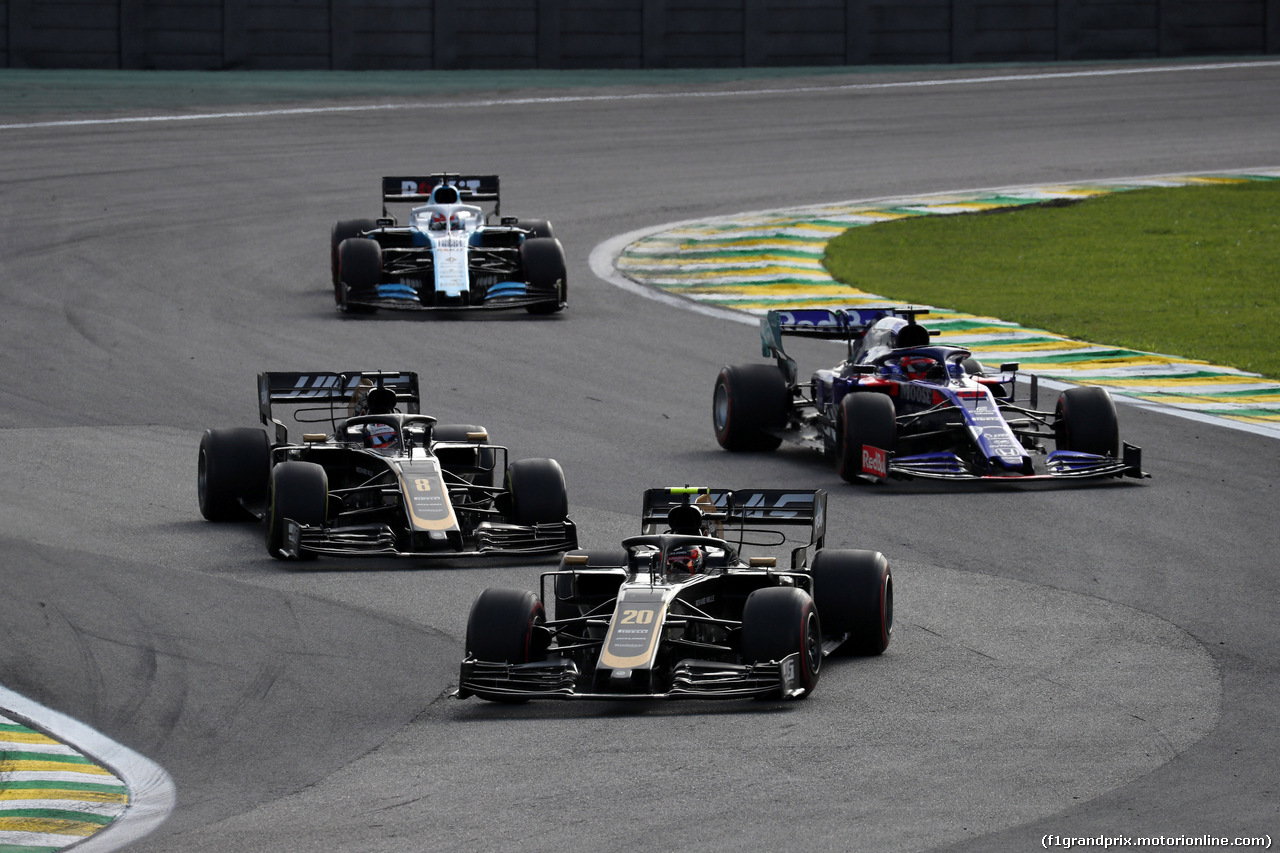 GP BRASILE, 17.11.2019 - Gara, Kevin Magnussen (DEN) Haas F1 Team VF-19 davanti a Romain Grosjean (FRA) Haas F1 Team VF-19