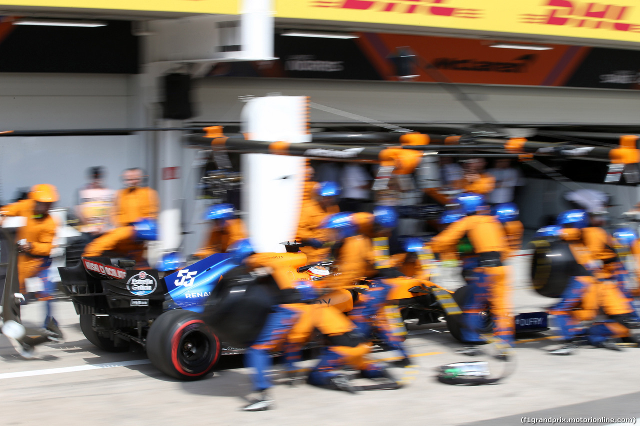 GP BRASILE, 17.11.2019 - Gara, Pit stop, Carlos Sainz Jr (ESP) Mclaren F1 Team MCL34