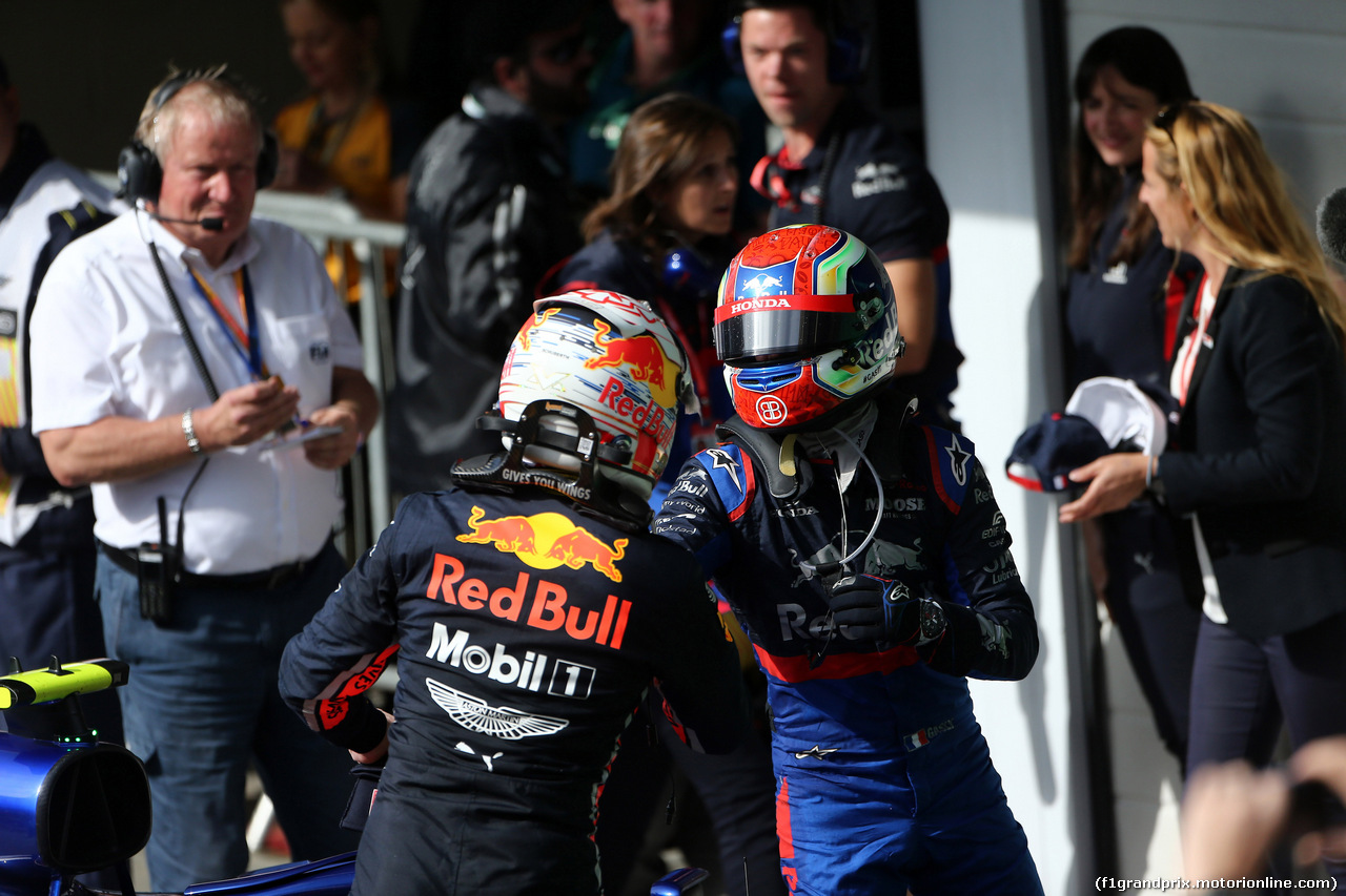 GP BRASILE, 17.11.2019 - Gara, Max Verstappen (NED) Red Bull Racing RB15 vincitore e 2nd place Pierre Gasly (FRA) Scuderia Toro Rosso STR14