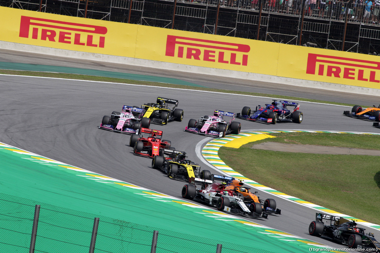 GP BRASILE, 17.11.2019 - Gara, Antonio Giovinazzi (ITA) Alfa Romeo Racing C38 e Lando Norris (GBR) Mclaren F1 Team MCL34