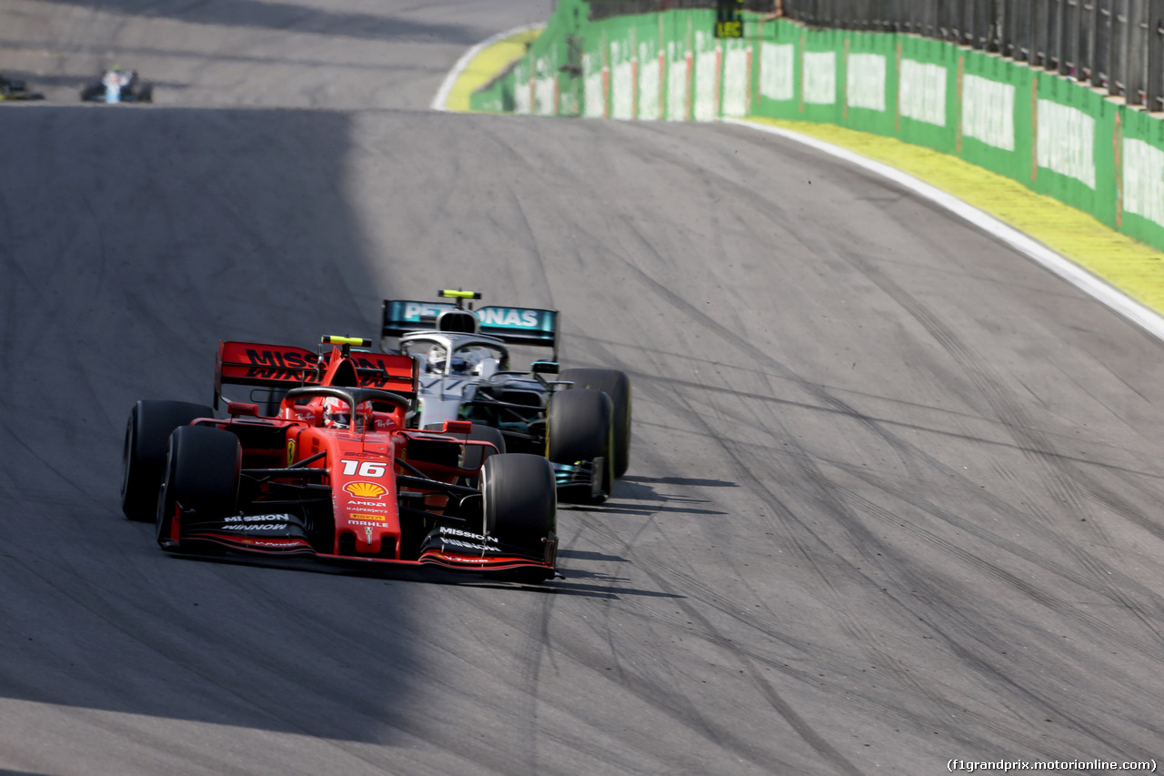 GP BRASILE, 17.11.2019 - Gara, Charles Leclerc (MON) Ferrari SF90 e Valtteri Bottas (FIN) Mercedes AMG F1 W010