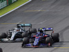 GP BRASILE, 17.11.2019 - Gara, Lewis Hamilton (GBR) Mercedes AMG F1 W10 e Pierre Gasly (FRA) Scuderia Toro Rosso STR14
