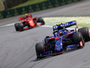 GP BRASILE, 17.11.2019 - Gara, Pierre Gasly (FRA) Scuderia Toro Rosso STR14 davanti a Charles Leclerc (MON) Ferrari SF90