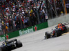 GP BRASILE, 17.11.2019 - Gara, Romain Grosjean (FRA) Haas F1 Team VF-19 e Alexander Albon (THA) Red Bull Racing RB15