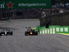 GP BRASILE, 17.11.2019 - Gara, Lewis Hamilton (GBR) Mercedes AMG F1 W10 e Alexander Albon (THA) Red Bull Racing RB15