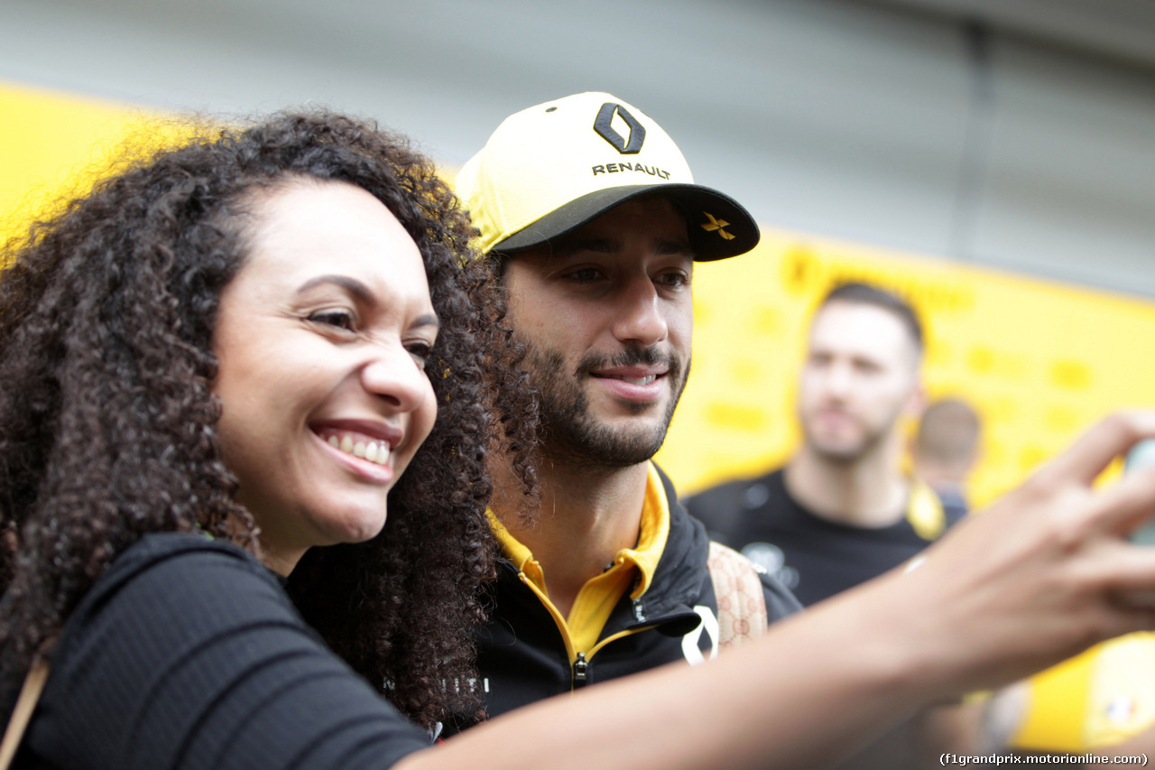 GP BRASILE, 16.11.2019 - Daniel Ricciardo (AUS) Renault Sport F1 Team RS19